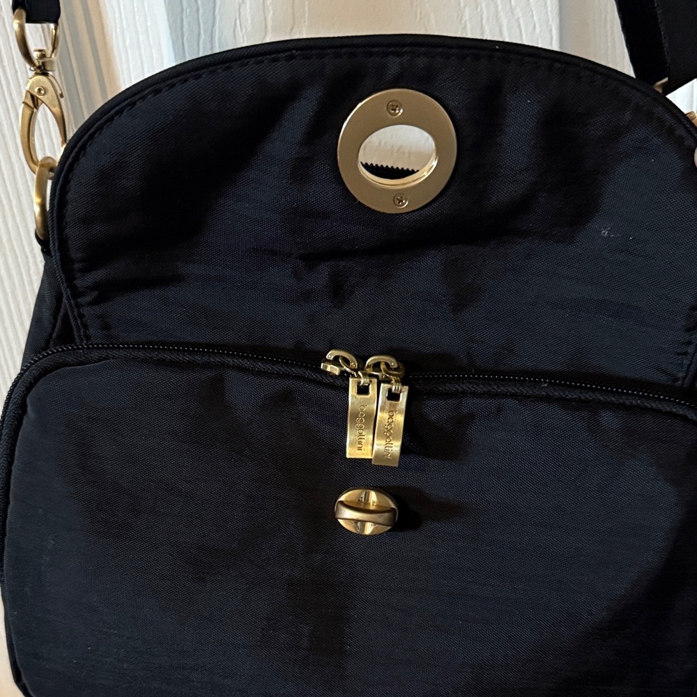Baggallini Black Shoulder Bag EUC - Picture 6 of 13